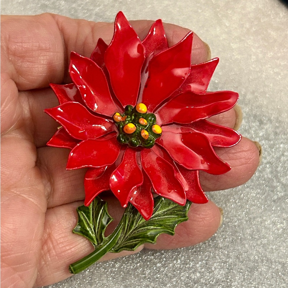 Vintage Enamel Flower red poinsettia brooch 🌺